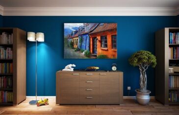 quadro appeso in salotto