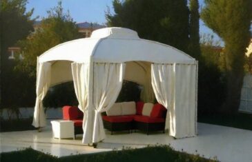 gazebo con teli laterali dehor in giardino